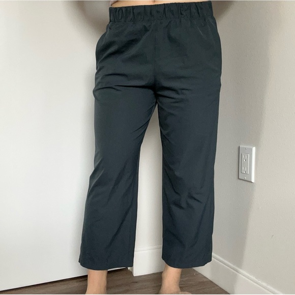 Lululemon Size 8 Next Move Crop Pull On Straight Cropped Ankle Pants- Navy - Picture 4 of 11